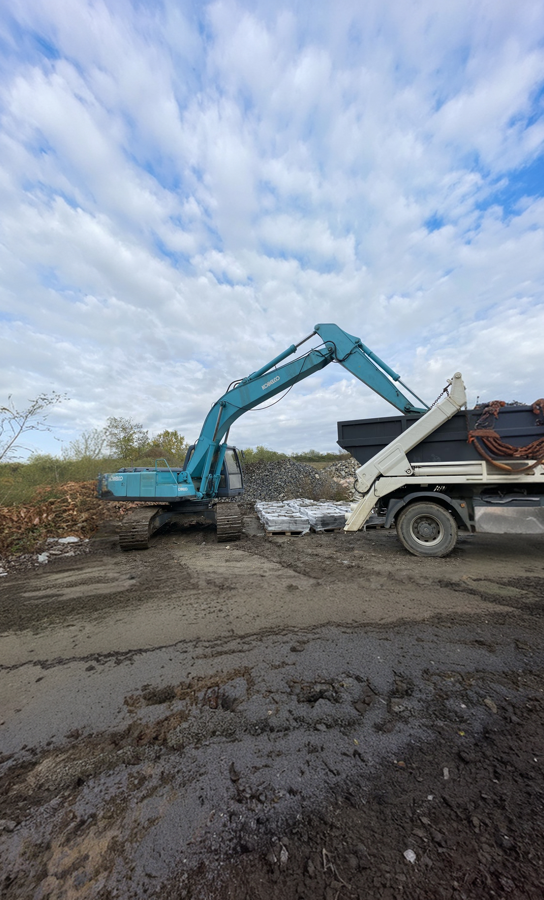 Kobelco SK220